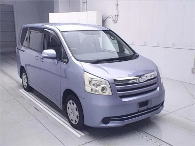 Toyota NOAH  с аукциона в Японии