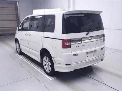 Mitsubishi DELICA D5