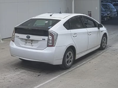 Toyota PRIUS  с аукциона в Японии