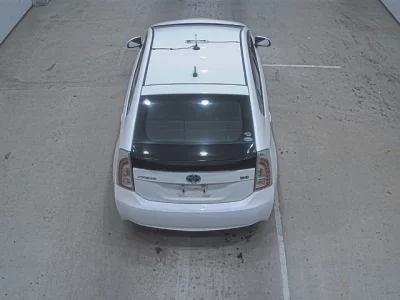 Toyota PRIUS  с аукциона в Японии
