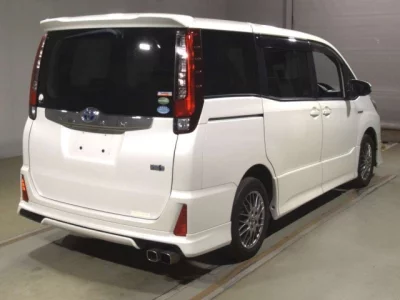 Toyota NOAH  с аукциона в Японии