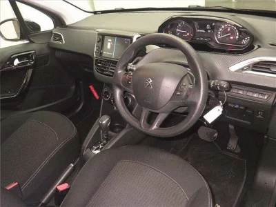 Peugeot 208  с аукциона в Японии