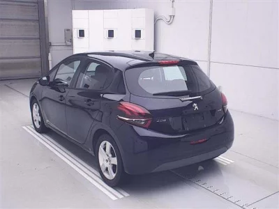Peugeot 208  с аукциона в Японии