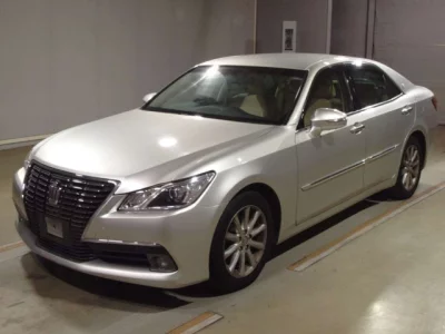 Toyota CROWN  с аукциона в Японии