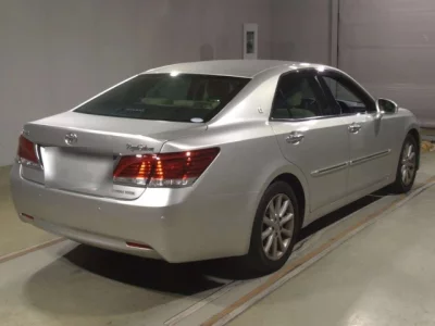 Toyota CROWN  с аукциона в Японии