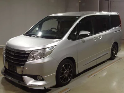 Toyota NOAH  с аукциона в Японии