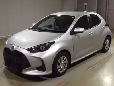 Toyota YARIS  с аукциона в Японии