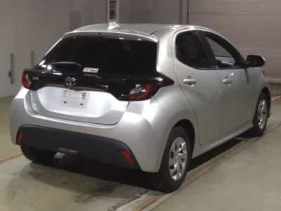Toyota YARIS  с аукциона в Японии