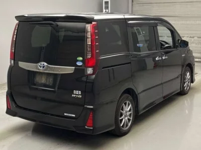Toyota NOAH  с аукциона в Японии