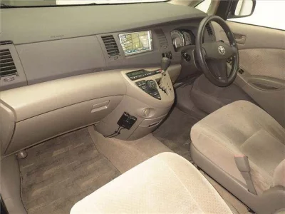 Toyota ISIS  с аукциона в Японии