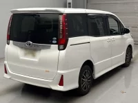 Toyota NOAH лот № 44 оценка 3.5  с аукциона в Японии 1