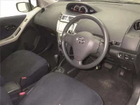 Toyota VITZ лот № 70241 оценка 3  с аукциона в Японии 2