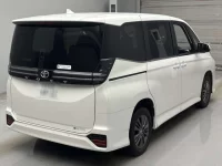 Toyota VOXY лот № 61 оценка 5  с аукциона в Японии 1