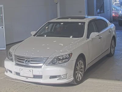 Lexus LS  с аукциона в Японии