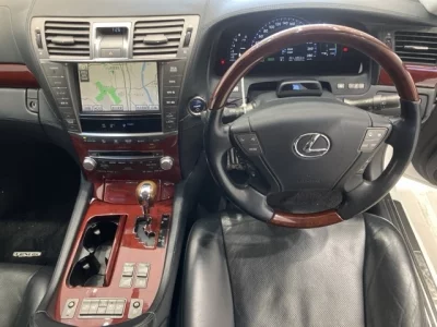 Lexus LS  с аукциона в Японии