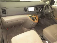 Toyota ISIS лот № 70304 оценка 3.5  с аукциона в Японии 3