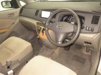 Toyota ISIS лот № 70304 оценка 3.5  с аукциона в Японии 2