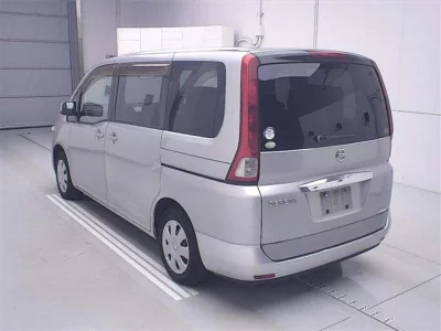Nissan SERENA  с аукциона в Японии