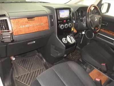Mitsubishi DELICA D5