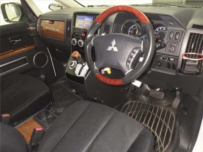 Mitsubishi DELICA D5