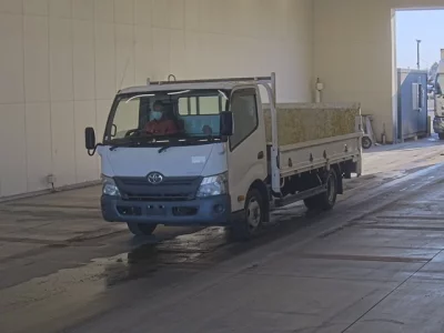 Toyota DYNA  с аукциона в Японии