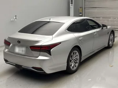 Lexus LS  с аукциона в Японии