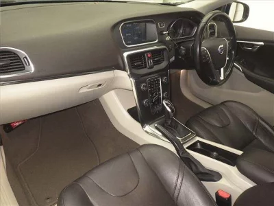 Volvo V40  с аукциона в Японии