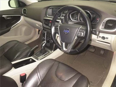 Volvo V40  с аукциона в Японии