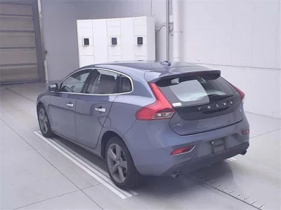 Volvo V40  с аукциона в Японии