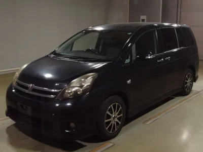 Toyota ISIS  с аукциона в Японии