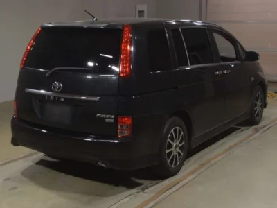 Toyota ISIS  с аукциона в Японии