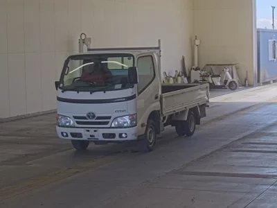 Toyota DYNA  с аукциона в Японии