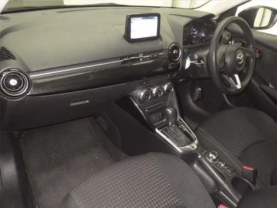 Mazda DEMIO  с аукциона в Японии