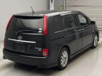 Toyota ISIS лот № 4394 оценка 3  с аукциона в Японии 1