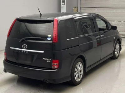 Toyota ISIS  с аукциона в Японии