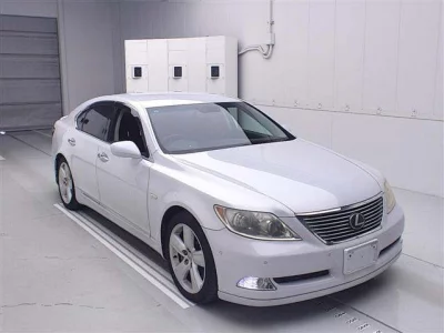 Lexus LS  с аукциона в Японии