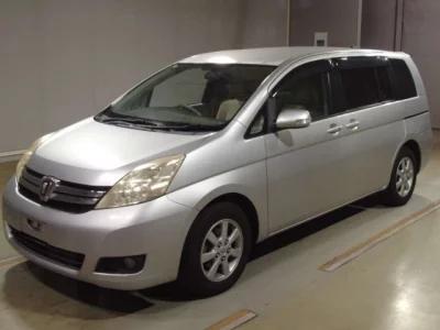 Toyota ISIS  с аукциона в Японии