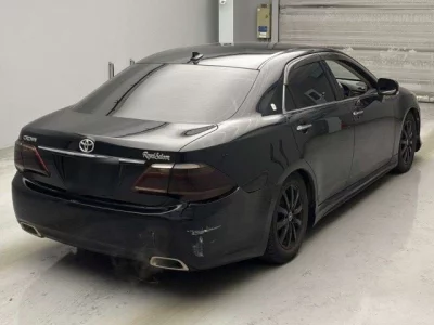 Toyota CROWN  с аукциона в Японии