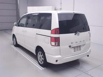 Toyota NOAH  с аукциона в Японии