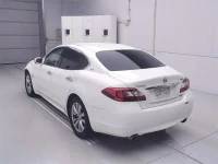 Nissan FUGA лот № 70431 оценка 3.5  с аукциона в Японии 1