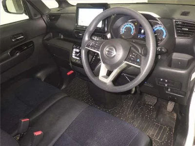 Nissan ROOX  с аукциона в Японии