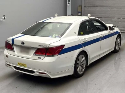 Toyota CROWN  с аукциона в Японии