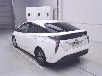 Toyota PRIUS  с аукциона в Японии