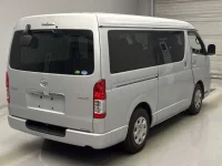 Toyota HIACE VAN лот № 62004 оценка 3  с аукциона в Японии 1