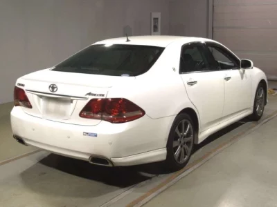 Toyota CROWN  с аукциона в Японии