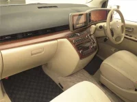 Nissan ELGRAND лот № 70494 оценка 3.5  с аукциона в Японии 3