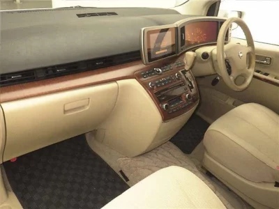 Nissan ELGRAND  с аукциона в Японии