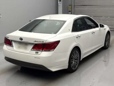 Toyota CROWN  с аукциона в Японии