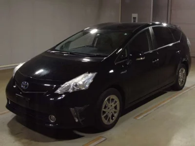 Toyota PRIUS ALPHA  с аукциона в Японии