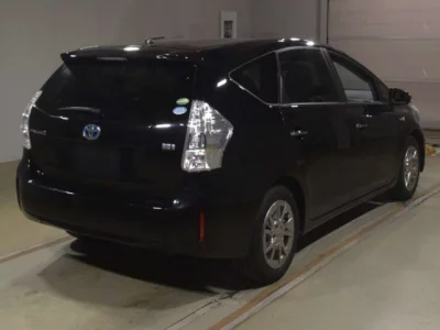 Toyota PRIUS ALPHA  с аукциона в Японии